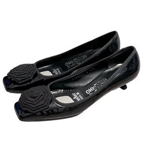 Ferragamo Rossette Black Patent Leather Square Toe Flat Kitten Heel 8.5 Like New